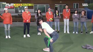 Twice - Momo showing of her dance moves