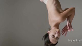 Magdalena nude anti gravity yoga - Hegre