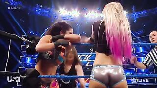 Nikki cross & Alexa bliss (4 MIC )