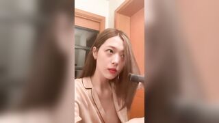 Sulli - Nip slips during her IG livestream [gfy]