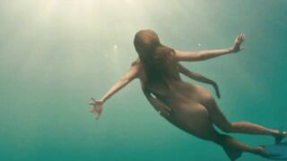 Kelly Brook & Riley Steele's Gorgeous Underwater Plot from Piranha 3D