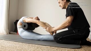 [Flexyart] Assisted backbends with foam roller (Corina)