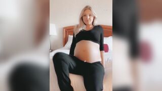 this is from a video I made during the final few days of my last pregnancy & it’s giving me (and maybe you?) something to look forward to ???? 9 weeks pregnant currently, 40 weeks pregnant in this gif