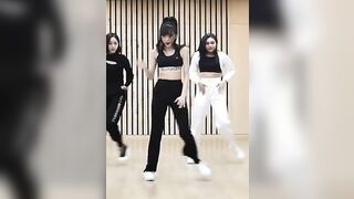 Gfriend Yuju's tummy!