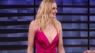 Sophie Turner‘s tits couldn’t stop bouncing in this dress