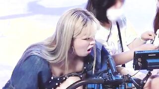 TWICE - Jeongyeon cleavage