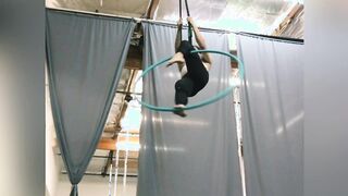 Pole Dance Fitness & Aerialist: Fearless Top Bar Move