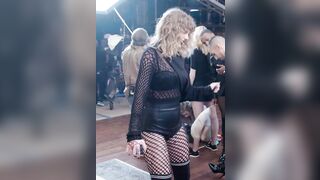 Taylor Swift is pure sex