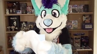 Me reading your wholesome af messages, thank you!! x3 <3