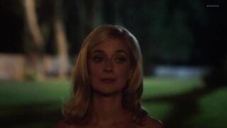 As textile guest, Libby felt that freedom on an overnight walk (Caitlin Fitzgerald - Masters of Sex S4E06 (US2016)) (2/2)