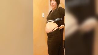 Pov: your escort reveals she’s 4 months pregnant so you can cum wherever you want????