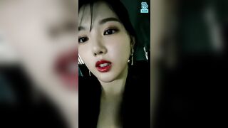 Ex - GFRIEND Yerin (Showing her Big Assets on Vlive)