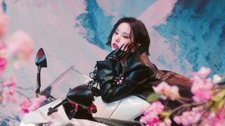 Viviz Eunha, sexy in leather!