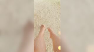 How would you take off the sand in my feet? ????