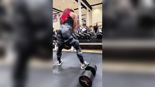 Kayla Rossi squats