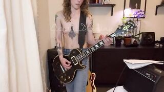 Tits and a Gibson