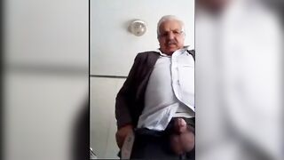 Arab Daddy Showing on Cam